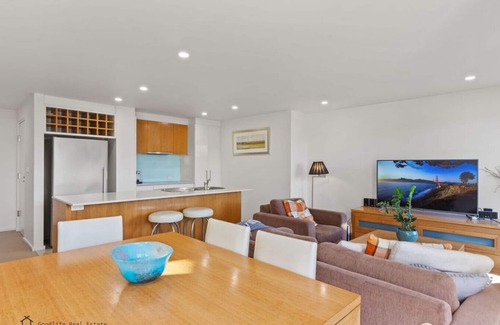 Apollo Bay Apartment | Apollo Blue Ocean View Unit -1A Free WIFI