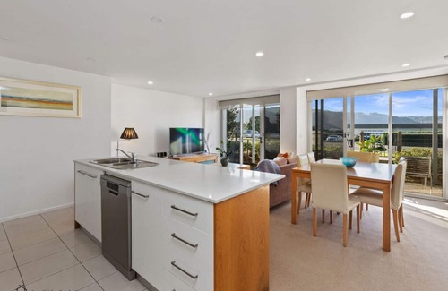 Apollo Bay Apartment | Apollo Blue Ocean View Unit -1A Free WIFI