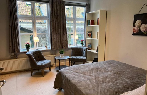 Stege Bed & Breakfast | Apothekergaarden Stege stuen mod gårdhaven