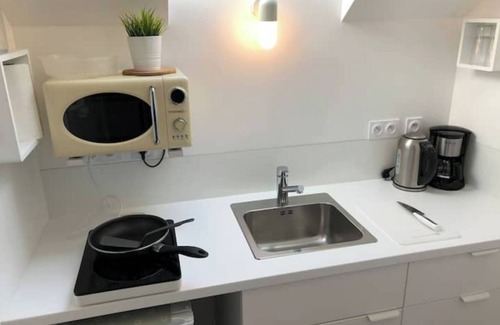 Lons-le-Saunier Apartment | App* 2/3 pers "Nuage" ☁️ Air-conditioned with garden