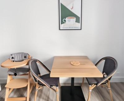Aurillac Apartment | App 94 m2, balcon, ascenseur, 2 ch, 4 couchages
