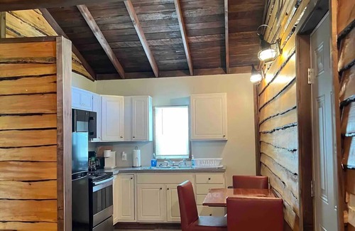 Chattaroy Cabin | Appalachian Hideaways