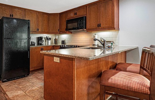 Vernon Condo | Appalachian @ Mtn Creek Pool Hot Tubs Sauna Gym Deck Mtn Front#246/248