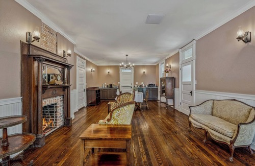 Berkeley Springs Bed & Breakfast | Appalachian Suite In Town!- The Grand Castalian Inn B&B