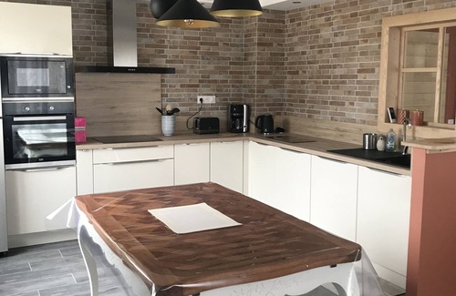 Saint-Paul-Trois-Chateaux Villa | Appartement Chaleureux au 1er Étage D'une Villa, Quartier Calme et Résidentiel