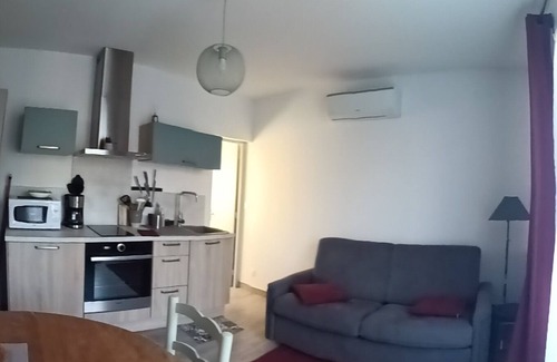 Saint-Paul-Trois-Chateaux Villa | Appartement Chaleureux au 1er Étage D'une Villa, Quartier Calme et Résidentiel