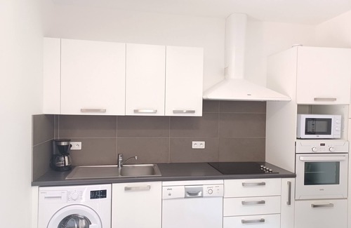 Galeria Apartment | Appart 4 pers piscine chauffée, wifi, 2 chambres, clim, 7 min mer, 1 min rivière