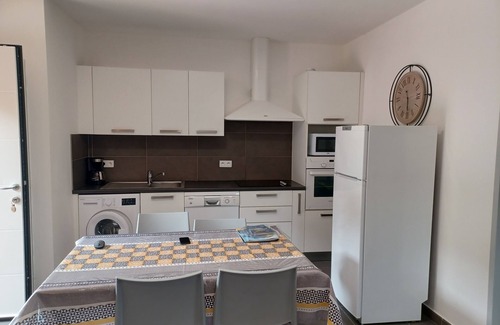 Galeria Apartment | Appart 4 pers piscine chauffée, wifi, 2 chambres, clim, 7 min mer, 1 min rivière