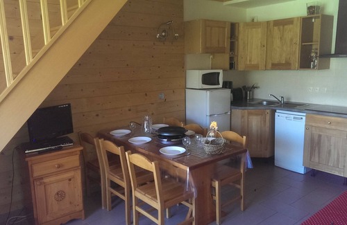 Eclose-Ouest Apartment | Appart 6 pers 4 rooms Renovated (sheets and towels included Garage fermé et wifi)