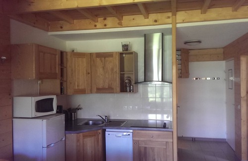 Eclose-Ouest Apartment | Appart 6 pers 4 rooms Renovated (sheets and towels included Garage fermé et wifi)