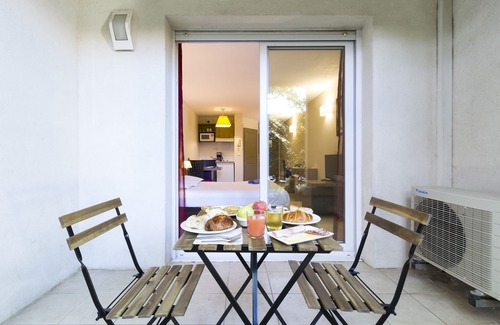 Rousset House | Appart'Hotel Garden & City Rousset