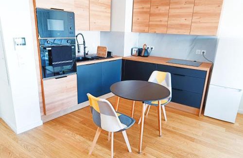Euromed - La Joliette Apartment | Appart Standing Free Parking Balcony Terrasse & Clim