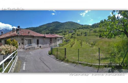 Voiandes Apartment | Appartamenti La Tartufaia Country house pool and relax By Gardadomusmea