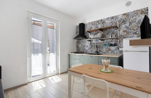 Fiumaretta Apartment | 'Appartamento 4' Near the Beach with Wi-Fi & Garden