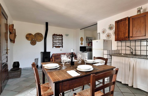 Torre di Bari Apartment | Appartamento Family in Villa Belvedere close to the Beach with Mountain View, Terrace & Garden