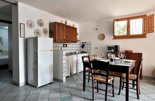Torre di Bari Apartment | Appartamento Family in Villa Belvedere close to the Beach with Mountain View, Terrace & Garden