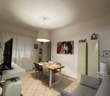 Pontedera Apartment | APPARTAMENTO Il villaggio