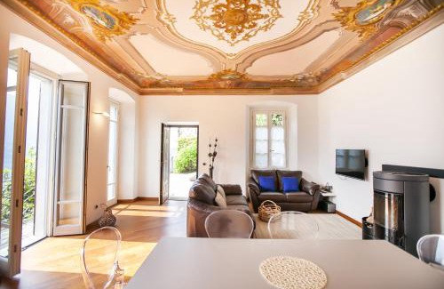 Moltrasio Apartment | Appartamento in Villa Fioravante by Wonderful Italy