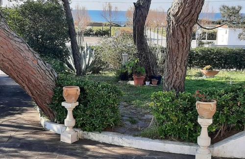Minturno Apartment | Appartamento in Villa Valentini, Fronte mare, Giardino e parcheggio privato, WIFI, dotato di tutti i confort, nel Golfo di Gaeta