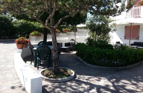 Minturno Apartment | Appartamento in Villa Valentini, Fronte mare, Giardino e parcheggio privato, WIFI, dotato di tutti i confort, nel Golfo di Gaeta