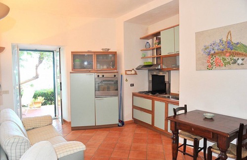 Lacco Ameno House | Appartamento Lindora B: A graceful apartment situated in a quiet location, a few minutes from the town center, with Free WI-FI.