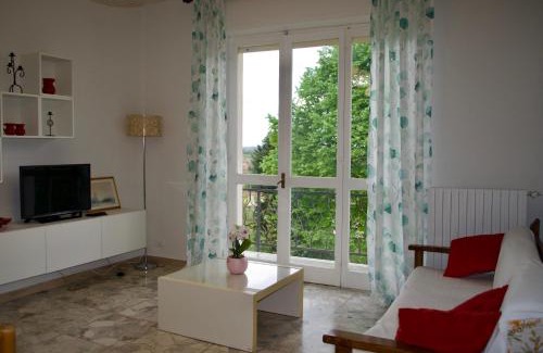 Besozzo Apartment | Appartamento ristrutturato con piccola vista lago