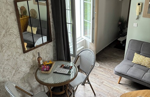 Chennevieres-sur-Marne Apartment | Appartement en Duplex Chaleureux et Confortable Comprenant Deux Pièces