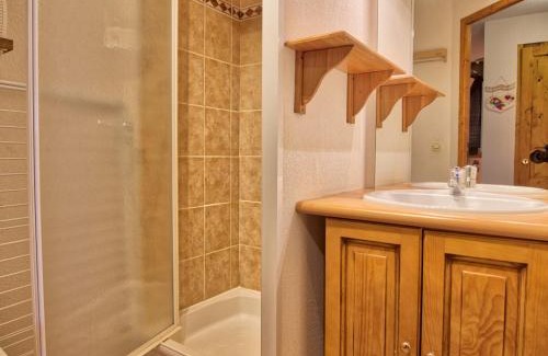 Notre-Dame-de-Bellecombe Apartment | Appartement cosy 4 pers au pied des pistes avec Wifi et Parking, animaux acceptés - FR-1-505-5