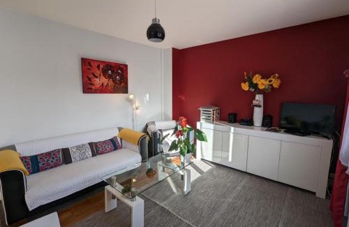 Barbezieux-Saint-Hilaire Apartment | Appartement cosy avec terrasse et jardin privatif, à 5 min du centre-ville de Barbezieux. - FR-1-653-196