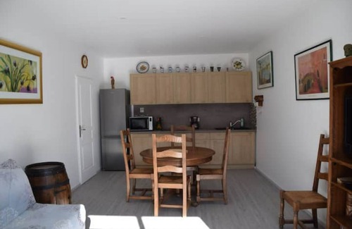 Saint-Jory-de-Chalais Apartment | Appartement Avec Piscine Pour 4