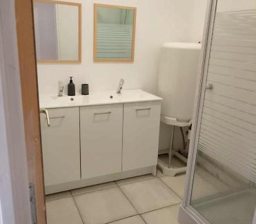 Saint-Leonard-de-Noblat Apartment | Appartement entier 2