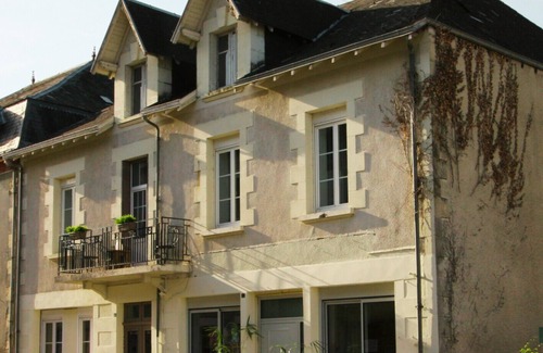 Chateauneuf-la-Foret Apartment | Appartement Maison Tarrade. Dans le Centre Bourg