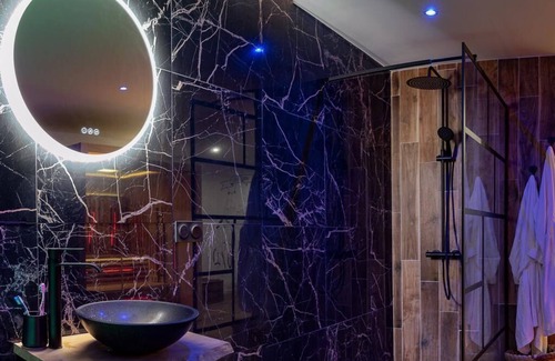 Charleville-Mezieres Apartment | Appartement Bien Être Avec Sauna et Baignoire Balneo
