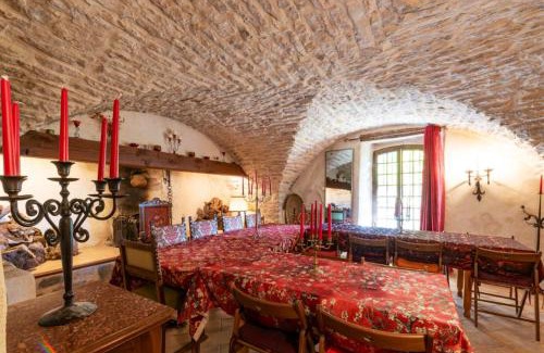 Ferrieres-les-Verreries Apartment | Appartement spacieux à Ferrières-les-Verreries avec jardin privé