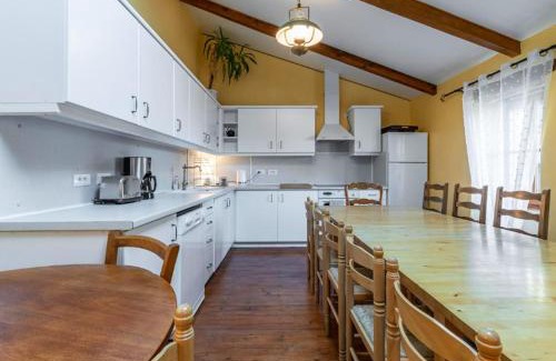 Ferrieres-les-Verreries Apartment | Appartement spacieux à Ferrières-les-Verreries avec jardin privé