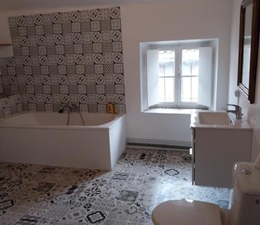 Lavelanet Apartment | Appartement 2 chambres avec baignoire