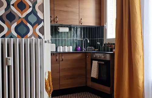 Chalon-sur-Saone Apartment | Appartement 2 Pers aux Belles Allures 60/70s à 8mn à Pieds du Centre