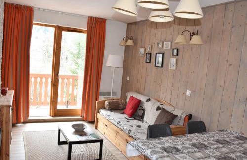 Pralognan-la-Vanoise Apartment | Appartement 2 Pièces avec Piscine Chauffée, Balcon, Parking et Proche Centre à Pralognan - FR-1-464-160