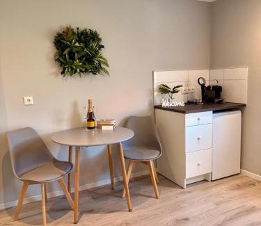 Thiede Apartment | Appartement 2 - Gemütliche Wohnung mit Küchenzeile, Bad und großer Terrasse
