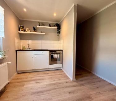 Thiede Apartment | Appartement 2 - Gemütliche Wohnung mit Küchenzeile, Bad und großer Terrasse