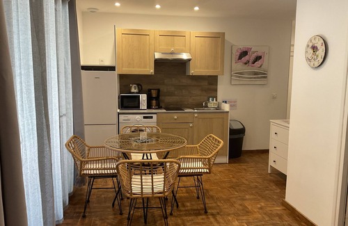 Berre-des-Alpes Apartment | Appartement 2 Pièces Avec Jardin Dans un Domaine de Châtaigneraie