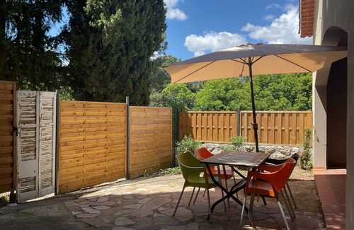 Berre-des-Alpes Apartment | Appartement 2 Pièces Avec Jardin Dans un Domaine de Châtaigneraie