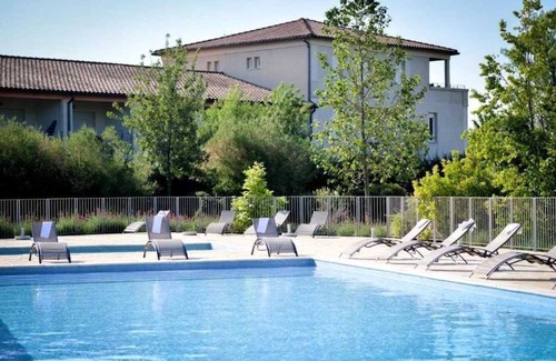 Azille Apartment | Appartement 3 étoiles - Piscine - ccbbbhg