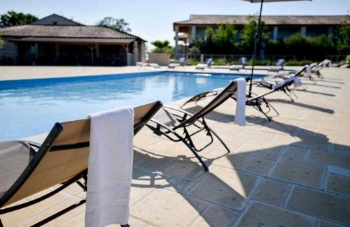 Azille Apartment | Appartement 3 étoiles - Piscine - ccbbbhh