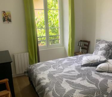 Loures-Barousse Apartment | Appartement 3chambres avec jardin partagé