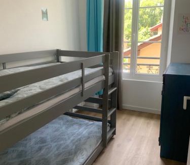 Loures-Barousse Apartment | Appartement 3chambres avec jardin partagé