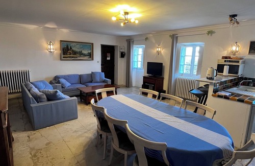 Viols-le-Fort Apartment | Appartement 4 Chambres Dans un Château du 16ème Siècle
