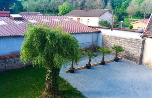 Bourg-de-Thizy Apartment | Appartement, Avec Extérieurs,calme ,bien Équipé ,proche Autoroute et Commerces