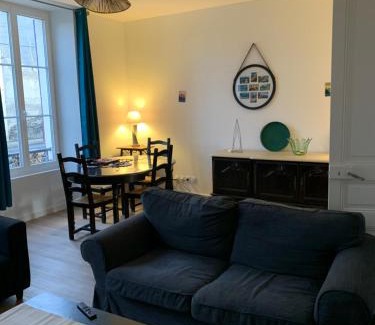 Loures-Barousse Apartment | Appartement avec jardin