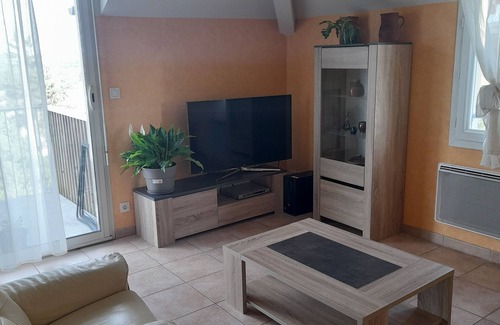 Severac-d'Aveyron Apartment | Appartement Calme en Dernier Étage Avec Ascenseur